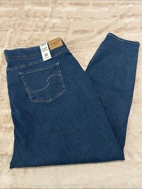 Signature  Gold  Levi Strauss Women’s  Blue Slim  Pull-On Skinny Jeans NWT
